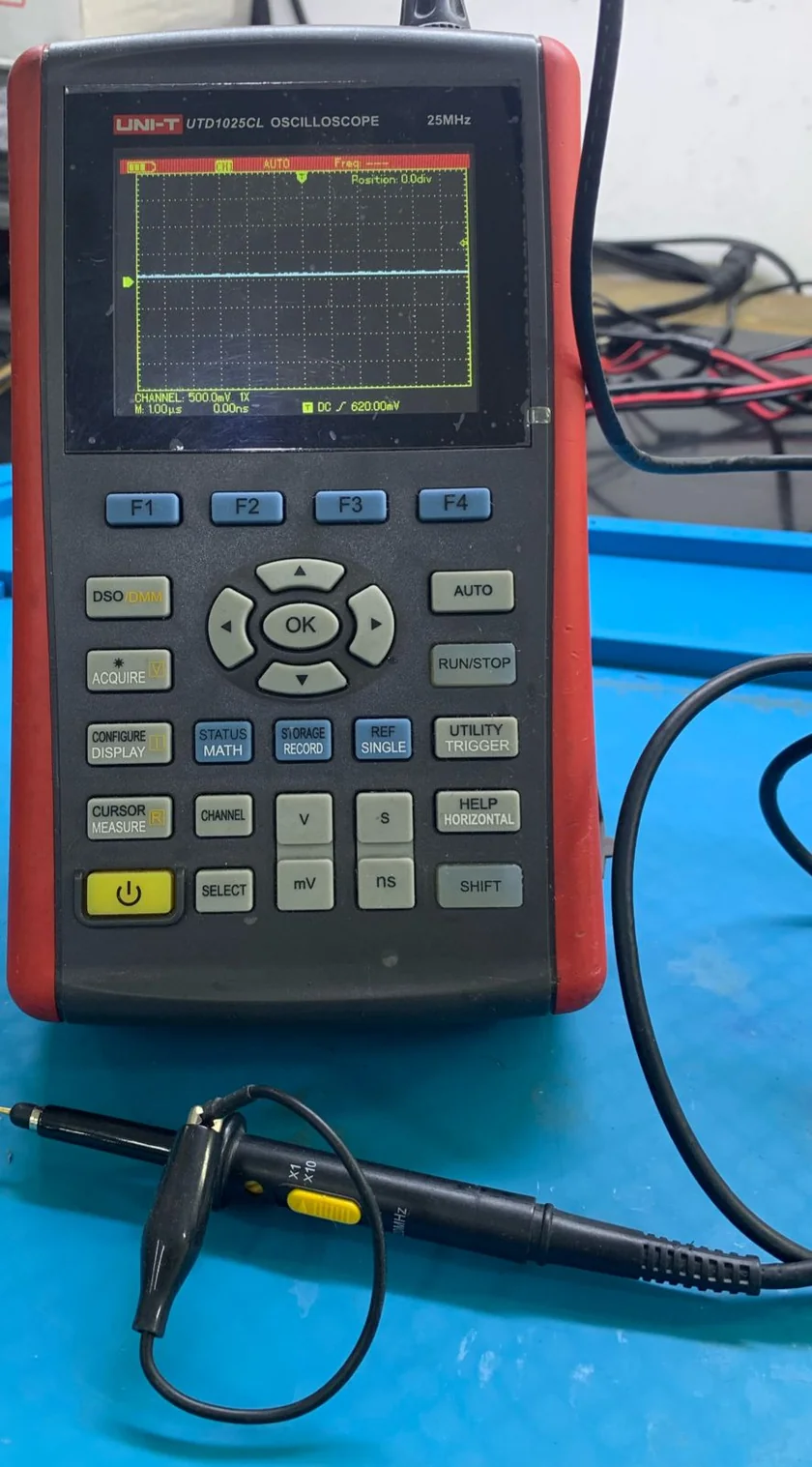Osciloscópio usado no diagnóstico eletrônico
